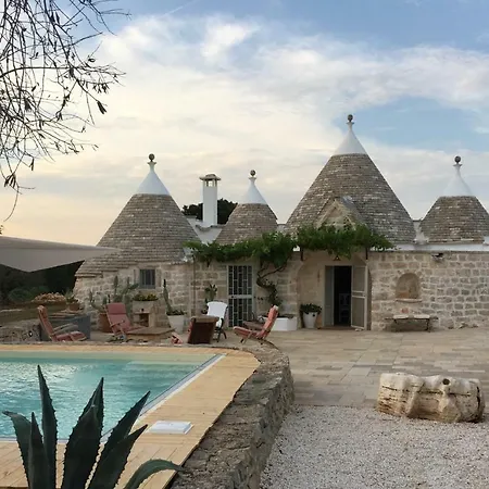 Trulli فندق تْشيستيرنِنو